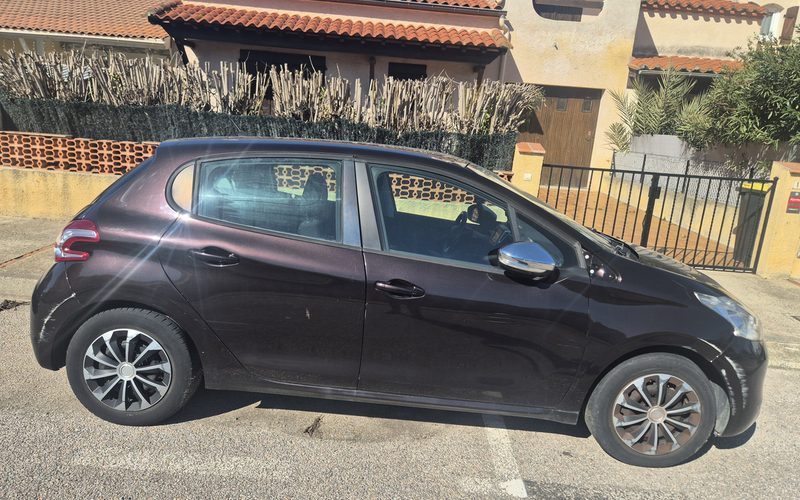 Coche tal cual revisado por un asesor para su compra
